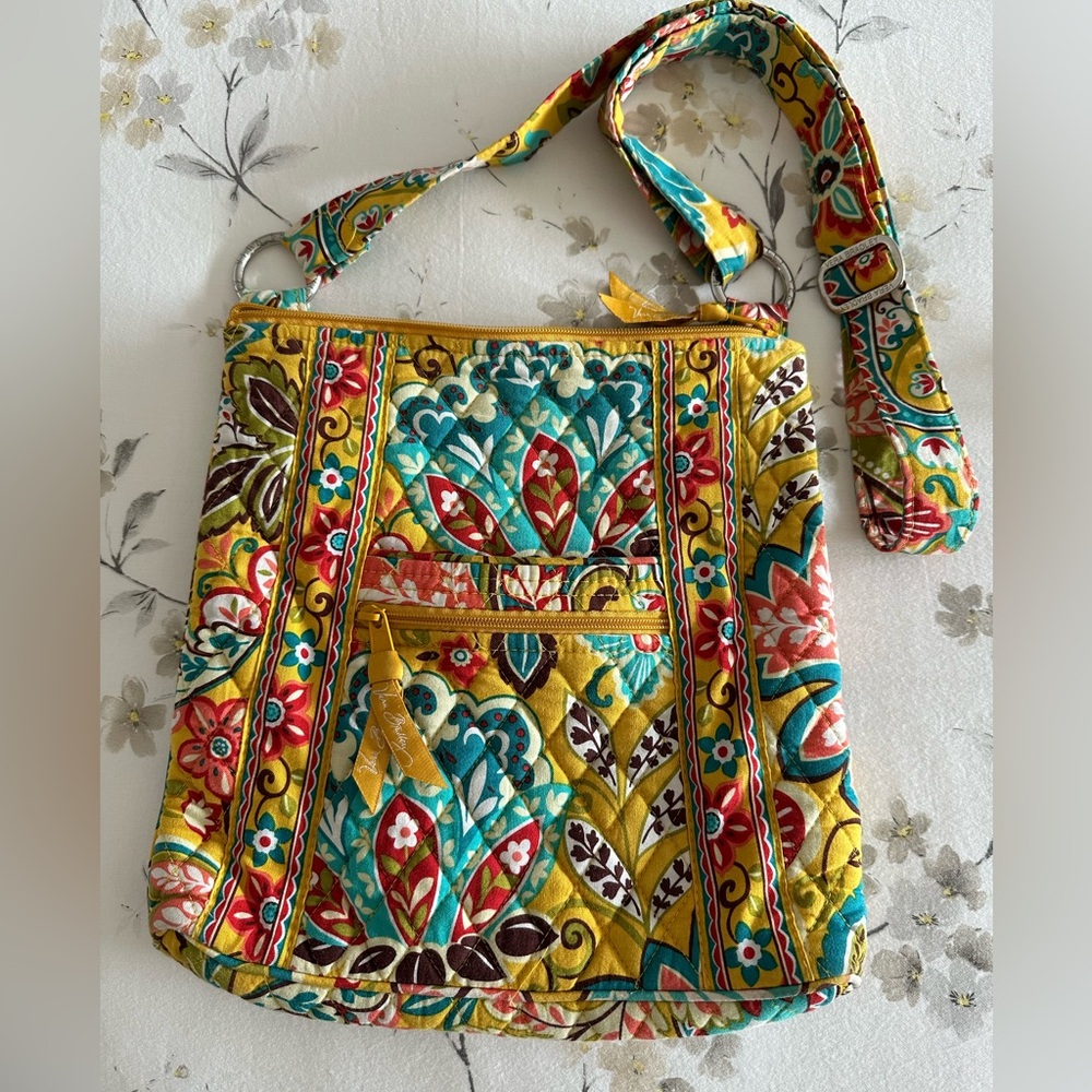 Vera Bradley floral yellow crossbody bag, used in excellent condition